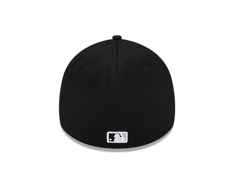 Men s Chicago White Sox New Era Black 2022 Clubhouse Black 39THIRTY Flex Hat Official Team Hat Sports Fan Cap Official NFL Team Hat Football Fan Cap